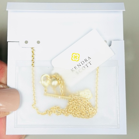 Kendra Scott Hallie Short Pendant Necklace Sky Blue Opalite Illusion Stone NWT - Picture 3 of 8